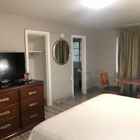 Bay Breeze Inn Bradenton Downtown エクステリア 写真