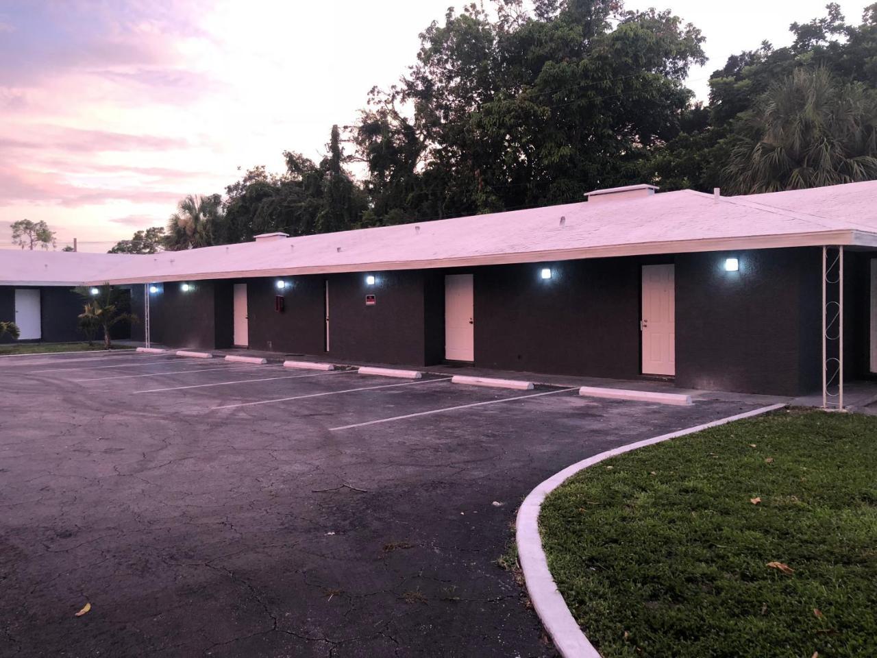 Bay Breeze Inn Bradenton Downtown エクステリア 写真