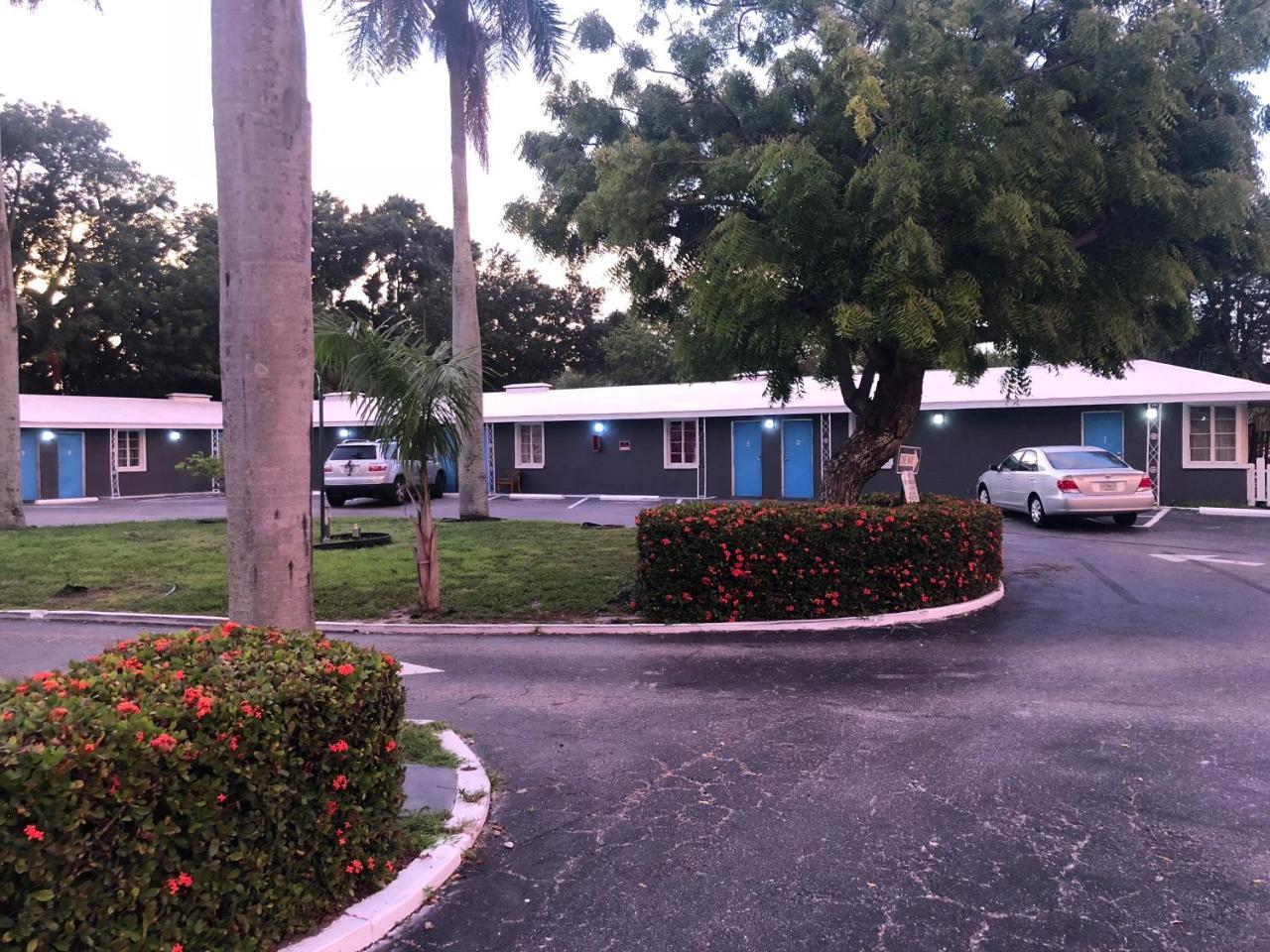 Bay Breeze Inn Bradenton Downtown エクステリア 写真