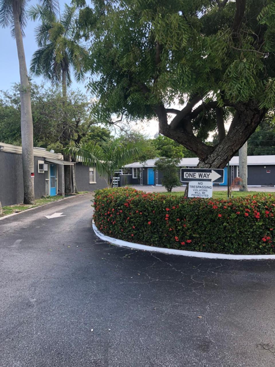 Bay Breeze Inn Bradenton Downtown エクステリア 写真