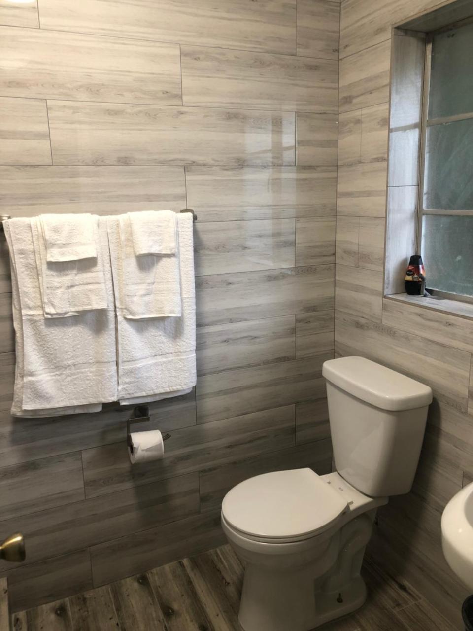 Bay Breeze Inn Bradenton Downtown エクステリア 写真